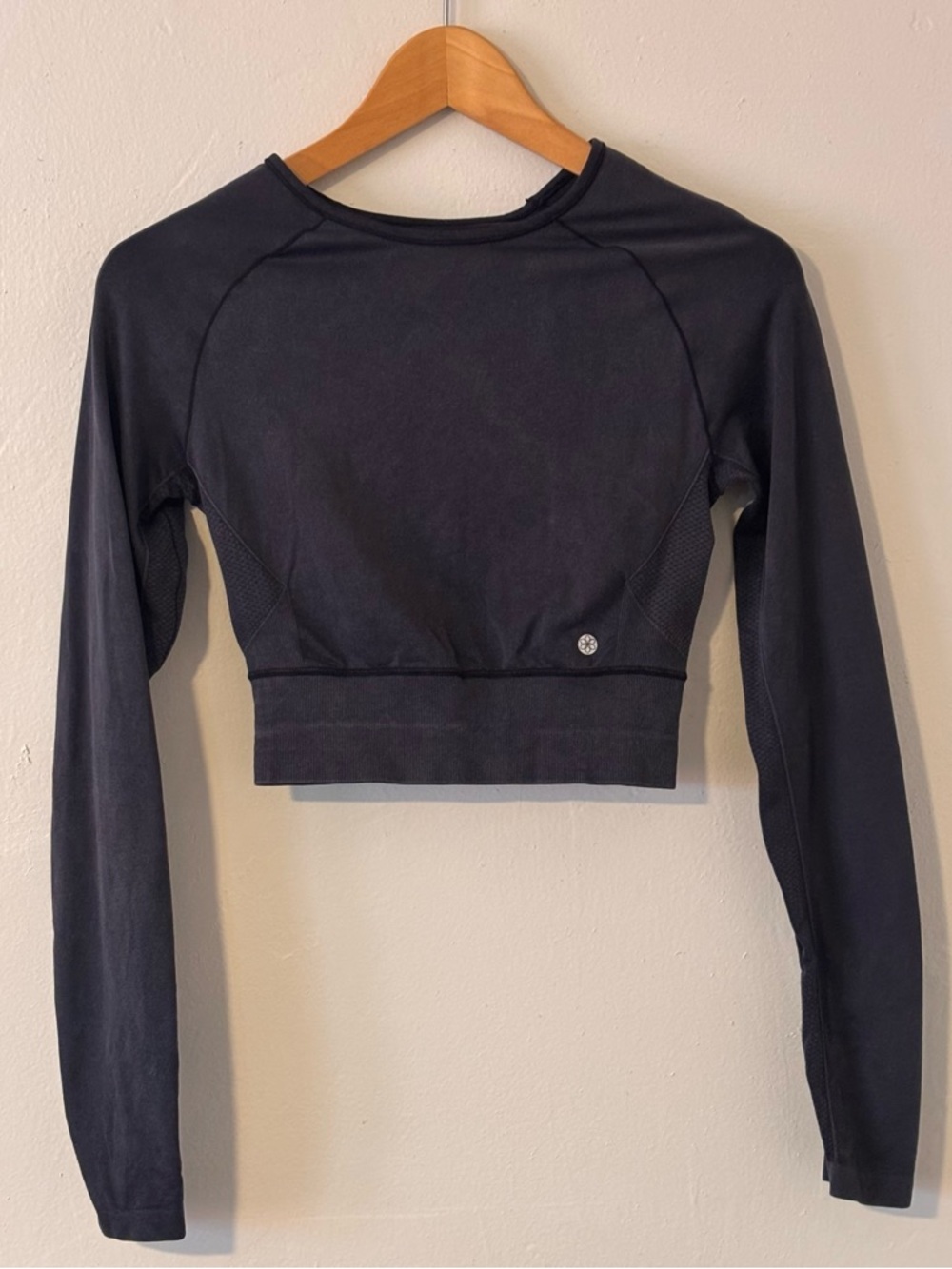 🌸 Aura Athletica Dark Gray Open Back Long Sleeve Activewear Cropped Top Size M/L
